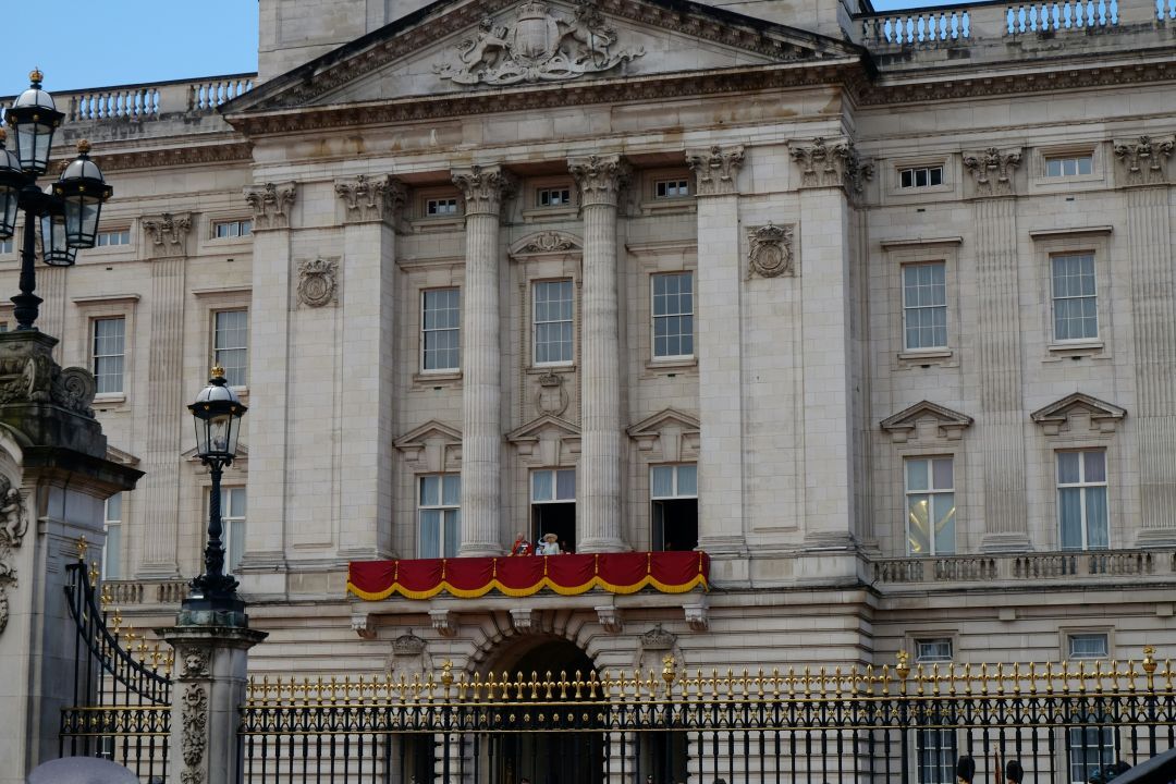 buckingham palace with King Charles III on balcony